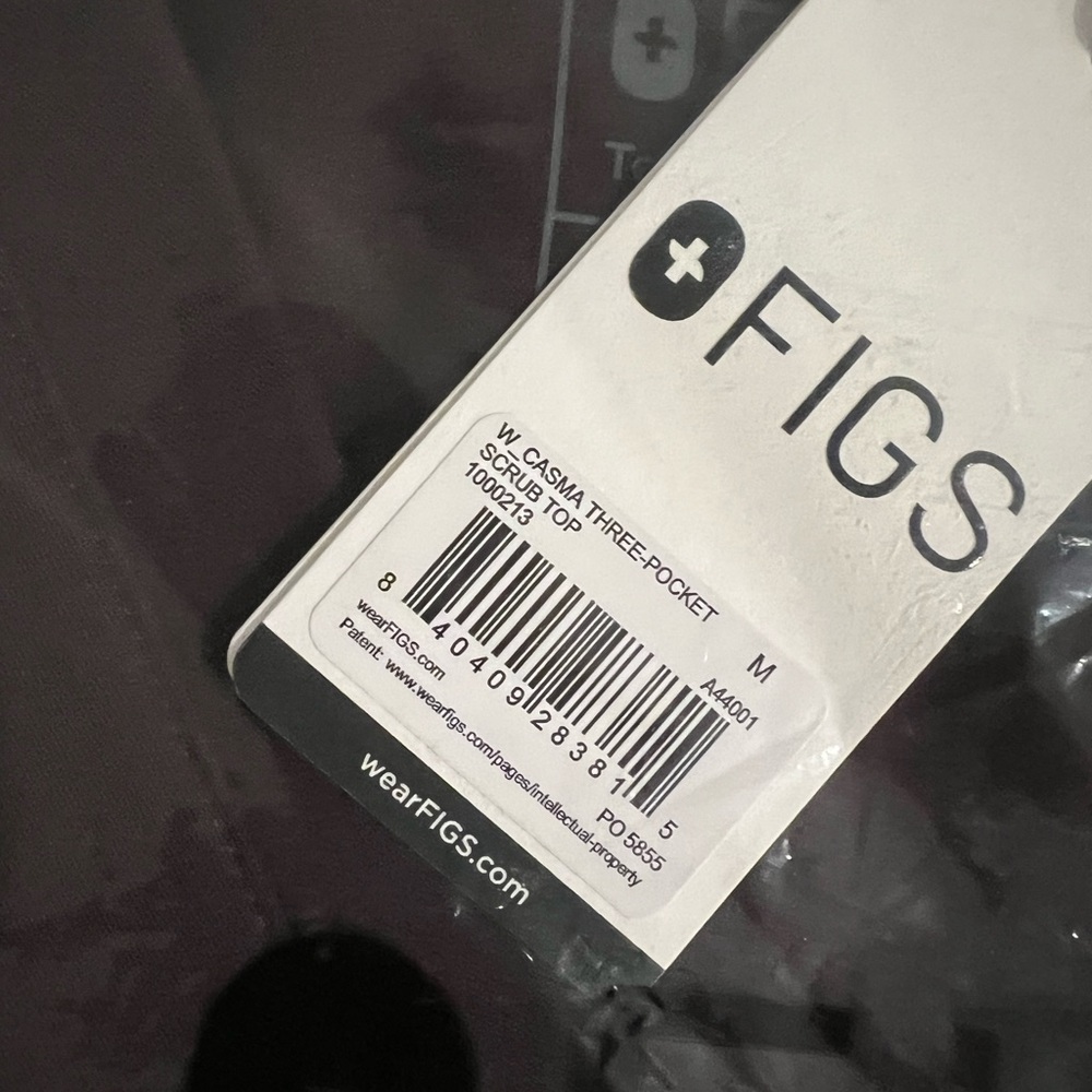 NWT FIGS Espresso Casma 3 pocket scrub top
